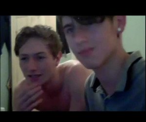 Amateur Porn: roommates blowing cock on webcam