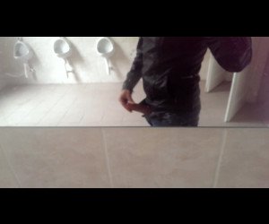 Amateur Porn: jerking off at school