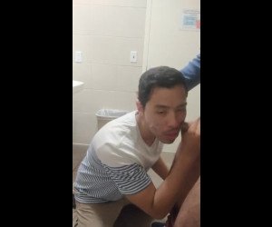 Amateur Porn: sucking off boyfriend in public bathroom
