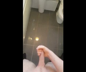 Amateur Porn: uncut amateur dick cumming