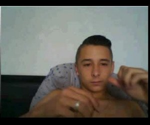 Amateur Porn: sexy latin twink jerking off