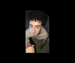 Amateur Porn: cute teen twink takes big dick