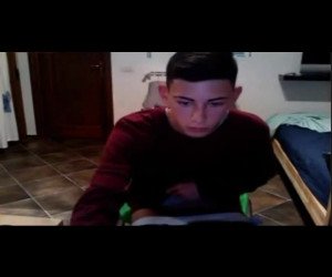 Amateur Porn: jerking with roommate