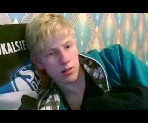 Amateur Porn: blonde twink masturbating