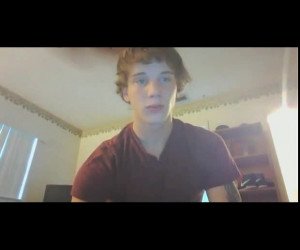 Amateur Porn: college twink jerking off in his dorm