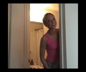 Amateur Porn: cute blonde amateur rides dick