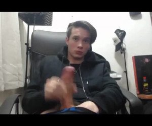 Amateur Porn: biggest cock 18yo teen cums