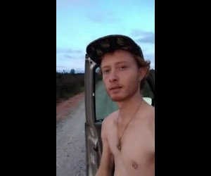 Amateur Porn: jerking public in the car