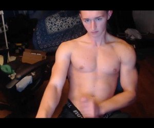 Amateur Porn: athletic amateur wanking and cumming