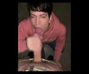 Amateur Porn: amateur twink on knees blowjob