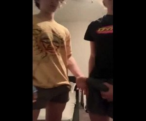 Amateur Porn: showing dick with my roommate