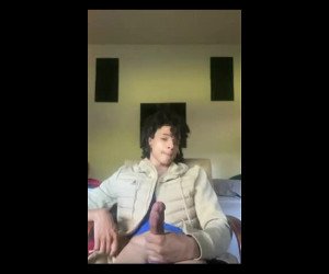 Amateur Porn: light skinned amateur twink jerking off and cumming