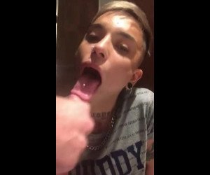 Amateur Porn: cock sucking twink eating cum