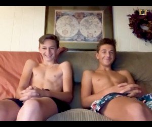 Amateur Porn: college teen twink roommates on cam
