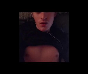 Amateur Porn: cute twink jerking off