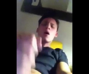 Amateur Porn: watch cute college teen cum