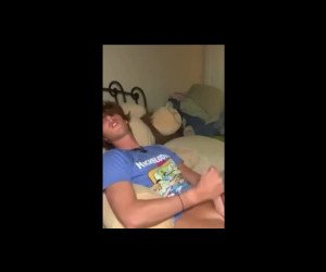 Amateur Porn: sollege surfer boy wanking