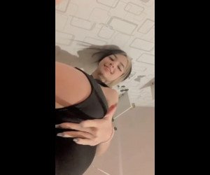 Amateur Porn: thick white college girl on cam