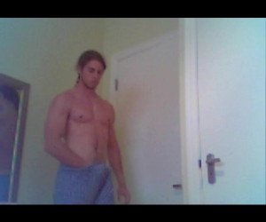 Amateur Porn: hunk masturbating