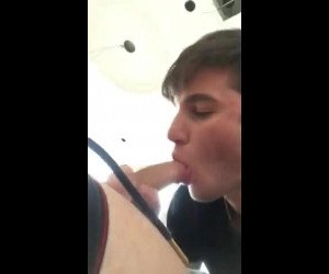 Amateur Porn: twink sucking cock