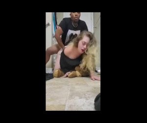 Amateur Porn: fucking cheating white housewife on bathroom floor