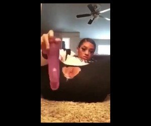 Amateur Porn: ebony teen solo dripping pussy solo