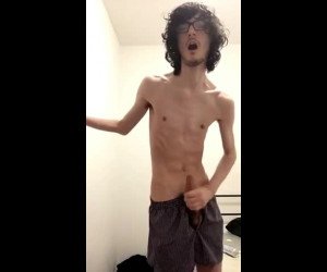 Amateur Porn: twink masturbation