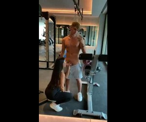 Amateur Porn: gym hottie sucking me off